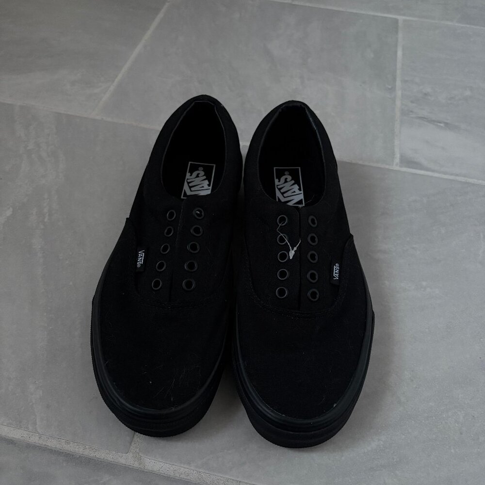 black vans - need laces, never worn!